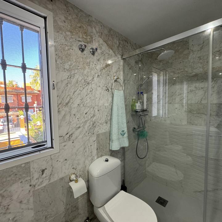 Lovely townhouse nestled in the established residential area of Monte Biarritz, on the border between Marbella and Estepona. Picture 22
