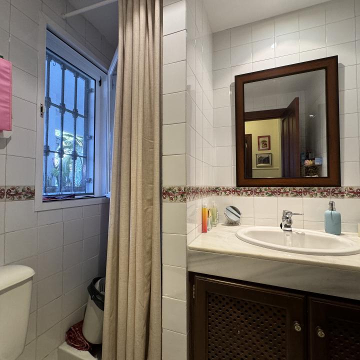 Lovely townhouse nestled in the established residential area of Monte Biarritz, on the border between Marbella and Estepona. Picture 27