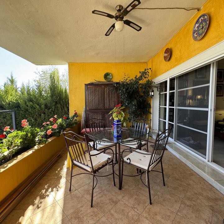 Lovely townhouse nestled in the established residential area of Monte Biarritz, on the border between Marbella and Estepona. Picture 4