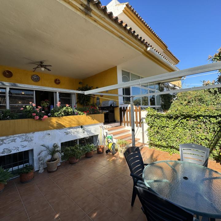 Lovely townhouse nestled in the established residential area of Monte Biarritz, on the border between Marbella and Estepona. Picture 6