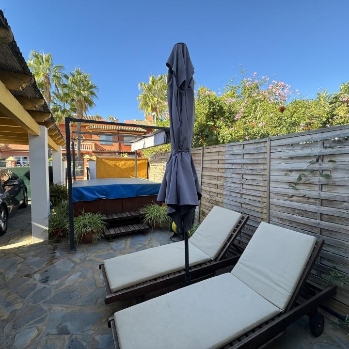 Lovely townhouse nestled in the established residential area of Monte Biarritz, on the border between Marbella and Estepona. Picture 31