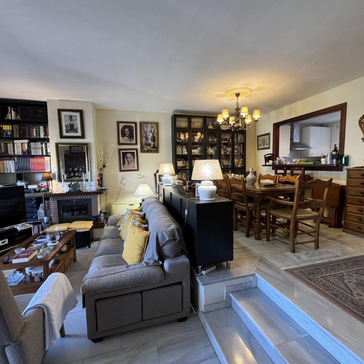 Lovely townhouse nestled in the established residential area of Monte Biarritz, on the border between Marbella and Estepona. Picture 8