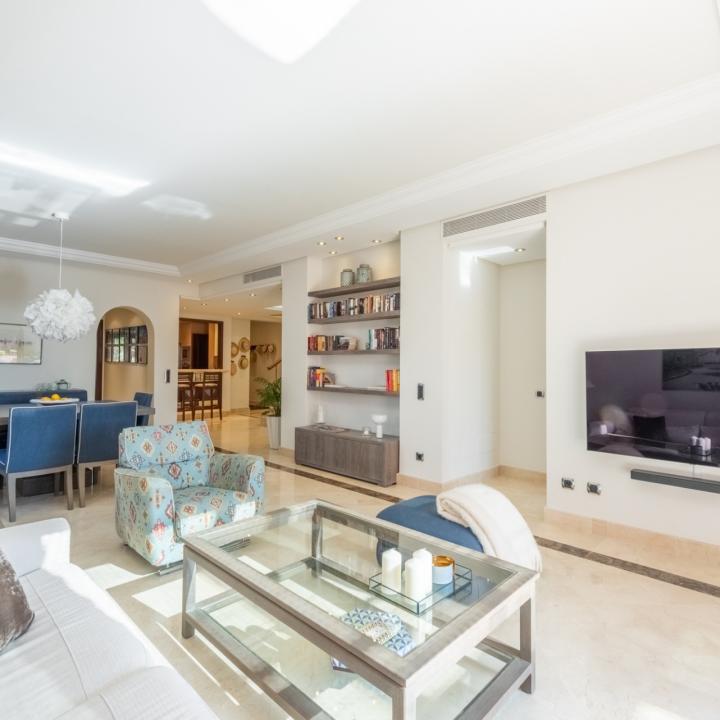 Fabulous penthouse in the beachfront luxury complex of Torre Bermeja on the New Golden Mile of Estepona! Picture 9