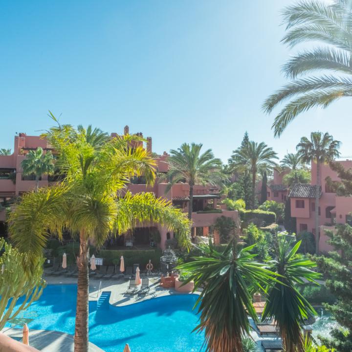 Fabulous penthouse in the beachfront luxury complex of Torre Bermeja on the New Golden Mile of Estepona! Picture 11