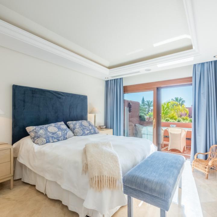 Fabulous penthouse in the beachfront luxury complex of Torre Bermeja on the New Golden Mile of Estepona! Picture 12