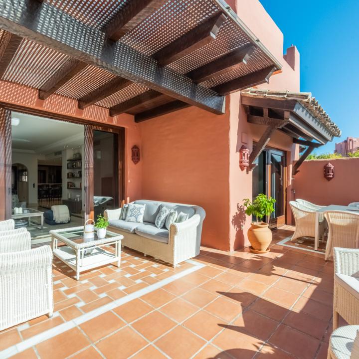 Fabulous penthouse in the beachfront luxury complex of Torre Bermeja on the New Golden Mile of Estepona! Picture 1