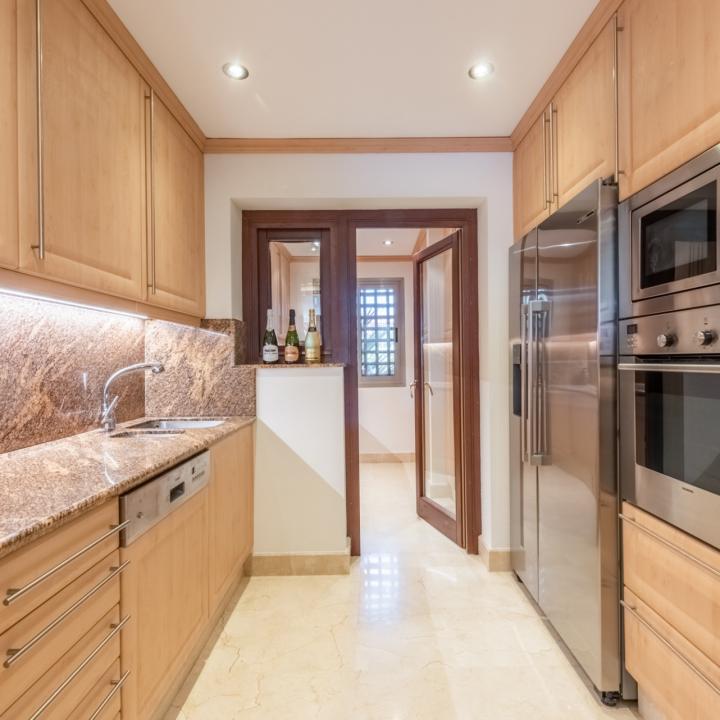 Fabulous penthouse in the beachfront luxury complex of Torre Bermeja on the New Golden Mile of Estepona! Picture 20