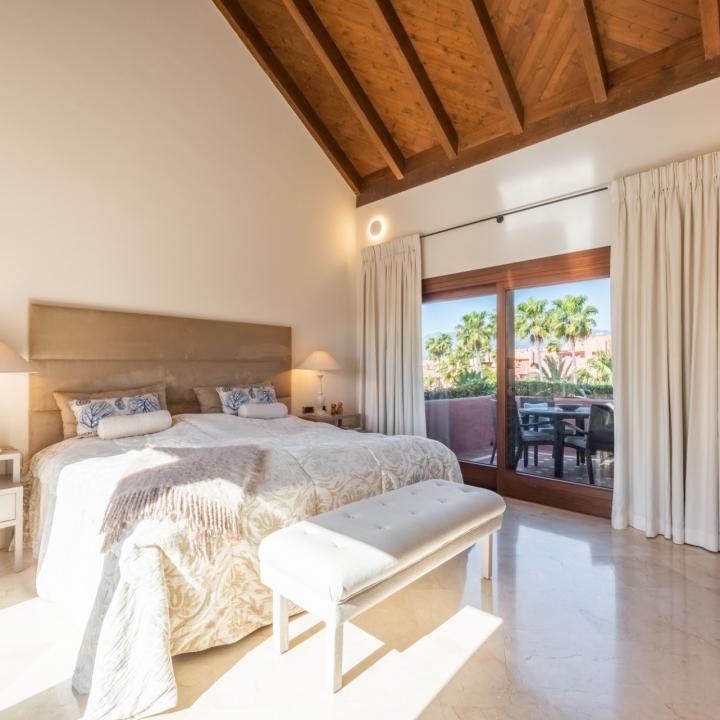 Fabulous penthouse in the beachfront luxury complex of Torre Bermeja on the New Golden Mile of Estepona! Picture 23