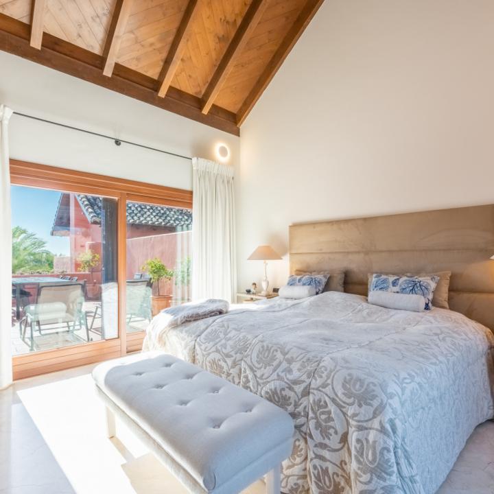 Fabulous penthouse in the beachfront luxury complex of Torre Bermeja on the New Golden Mile of Estepona! Picture 24