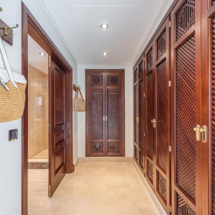 Fabulous penthouse in the beachfront luxury complex of Torre Bermeja on the New Golden Mile of Estepona! Picture 25