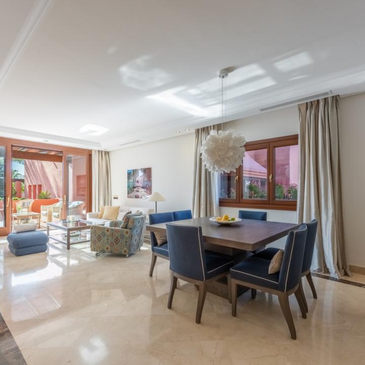 Fabulous penthouse in the beachfront luxury complex of Torre Bermeja on the New Golden Mile of Estepona! Picture 4