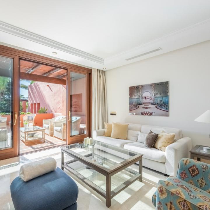 Fabulous penthouse in the beachfront luxury complex of Torre Bermeja on the New Golden Mile of Estepona! Picture 6
