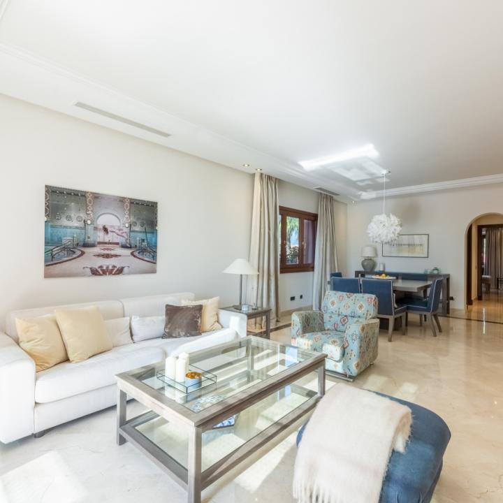 Fabulous penthouse in the beachfront luxury complex of Torre Bermeja on the New Golden Mile of Estepona! Picture 7