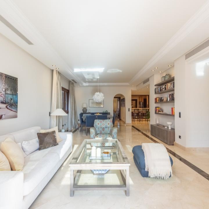 Fabulous penthouse in the beachfront luxury complex of Torre Bermeja on the New Golden Mile of Estepona! Picture 8