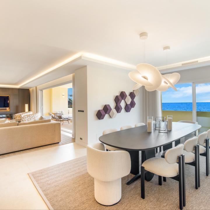 Exceptional four bedroom, duplex penthouse in Rio Real Playa with panoramic sea views Picture 11