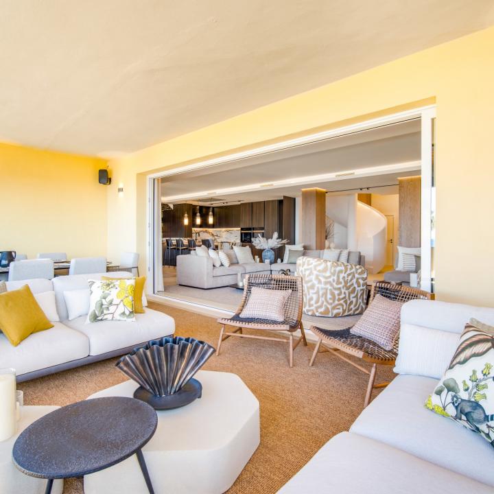 Exceptional four bedroom, duplex penthouse in Rio Real Playa with panoramic sea views Picture 12