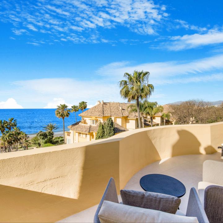 Exceptional four bedroom, duplex penthouse in Rio Real Playa with panoramic sea views Picture 13