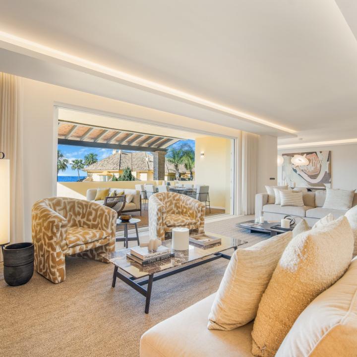Exceptional four bedroom, duplex penthouse in Rio Real Playa with panoramic sea views Picture 14