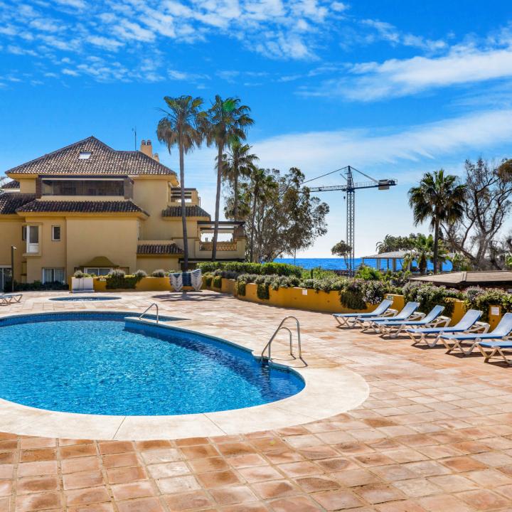 Exceptional four bedroom, duplex penthouse in Rio Real Playa with panoramic sea views Picture 24