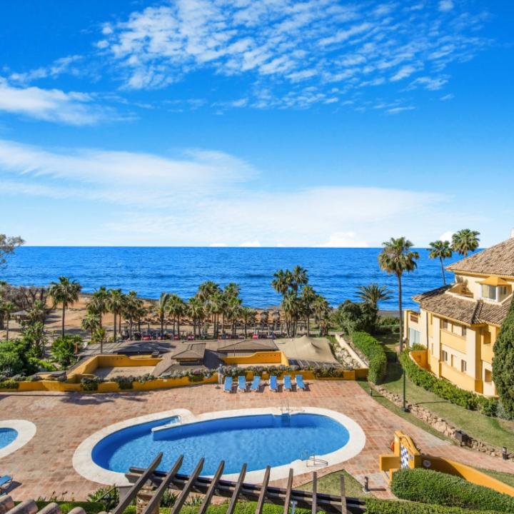 Exceptional four bedroom, duplex penthouse in Rio Real Playa with panoramic sea views Picture 4