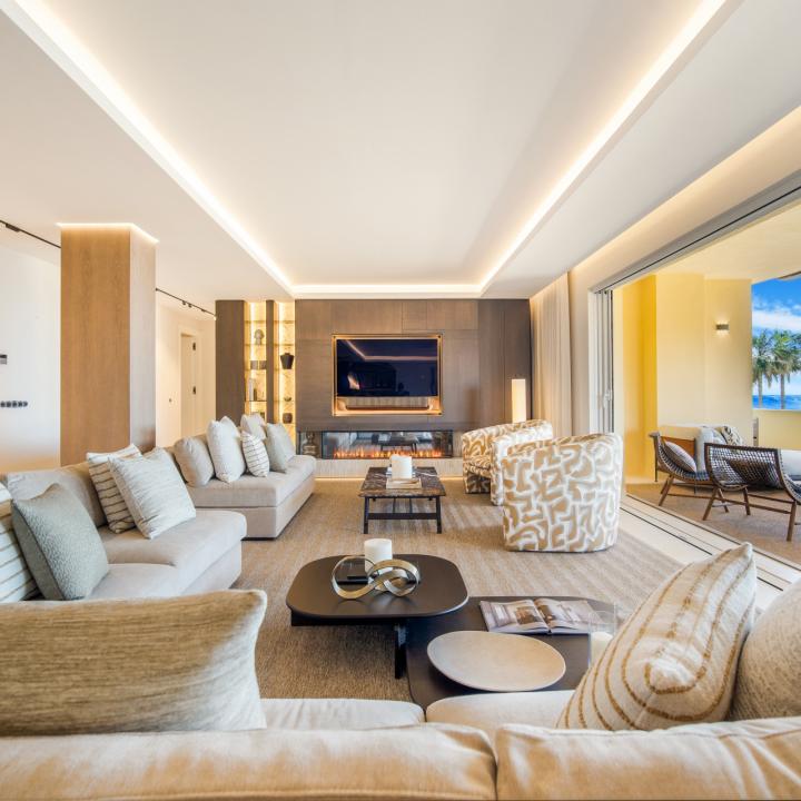 Exceptional four bedroom, duplex penthouse in Rio Real Playa with panoramic sea views Picture 6