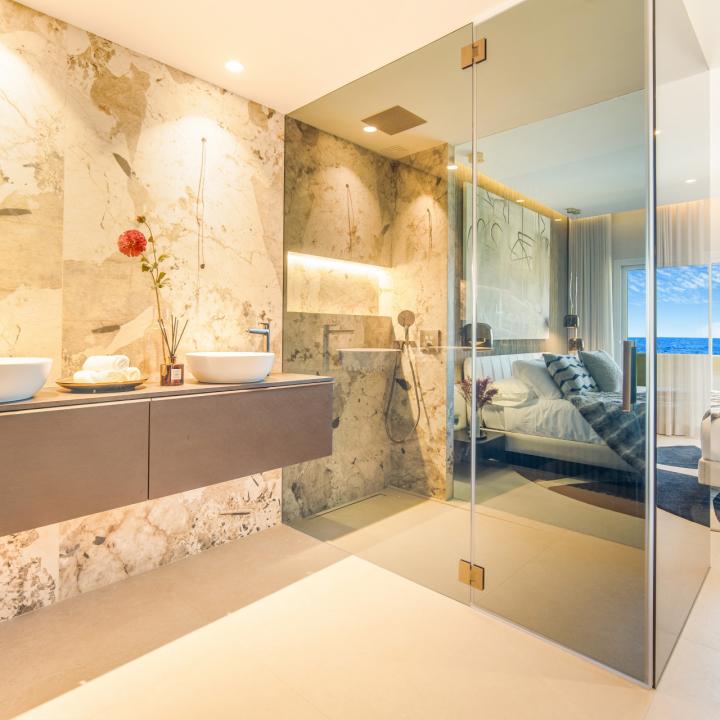 Exceptional four bedroom, duplex penthouse in Rio Real Playa with panoramic sea views Picture 9