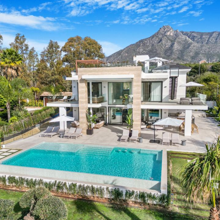 Exclusive six bedroom, south facing villa in the prestigious gated community, Villas Del Marquez on Marbella’s Golden Mile Picture