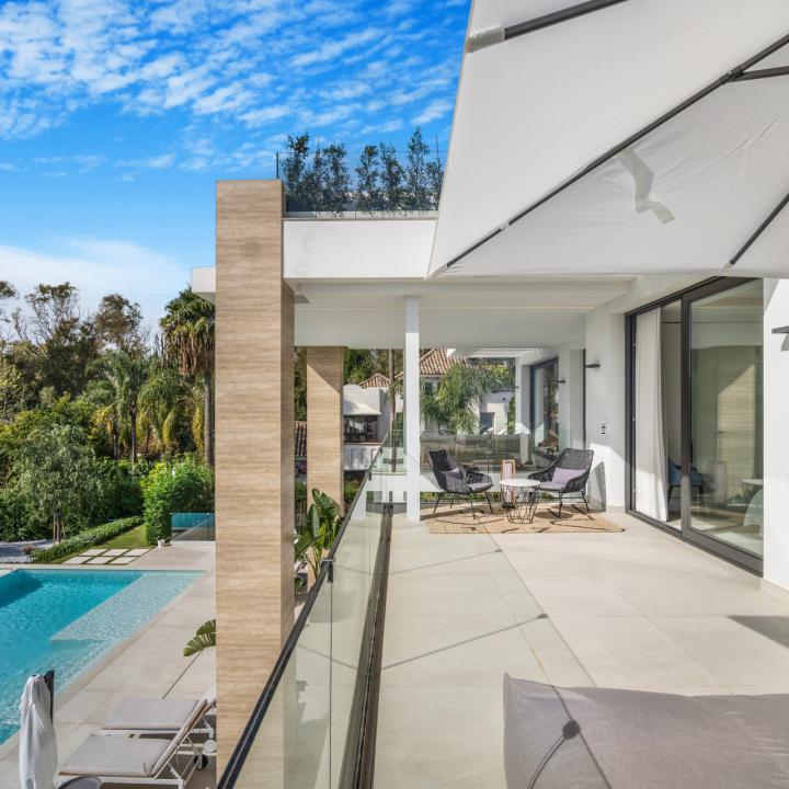 Exclusive six bedroom, south facing villa in the prestigious gated community, Villas Del Marquez on Marbella’s Golden Mile Picture 9