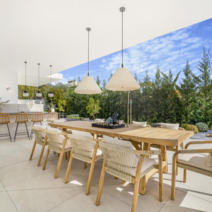 Exclusive six bedroom, south facing villa in the prestigious gated community, Villas Del Marquez on Marbella’s Golden Mile Picture 13