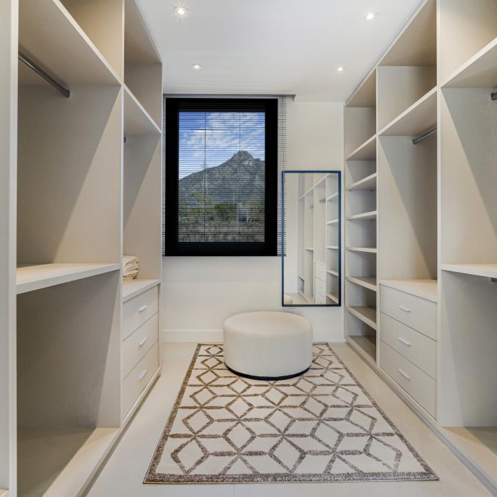 Exclusive six bedroom, south facing villa in the prestigious gated community, Villas Del Marquez on Marbella’s Golden Mile Picture 14