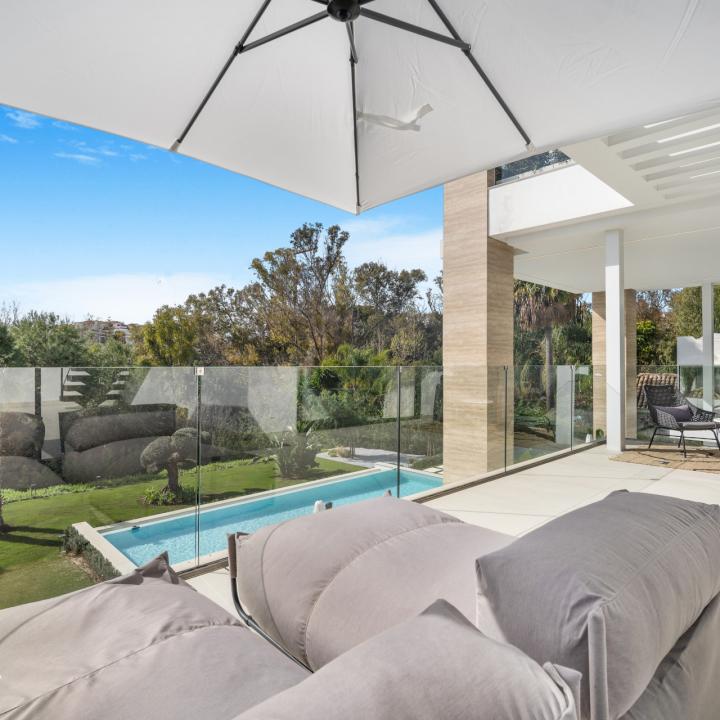 Exclusive six bedroom, south facing villa in the prestigious gated community, Villas Del Marquez on Marbella’s Golden Mile Picture 16