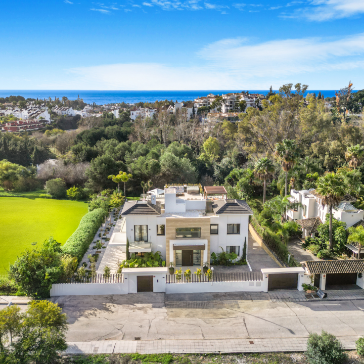 Exclusive six bedroom, south facing villa in the prestigious gated community, Villas Del Marquez on Marbella’s Golden Mile Picture 18