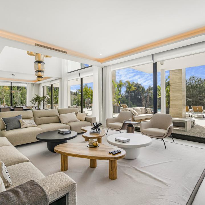Exclusive six bedroom, south facing villa in the prestigious gated community, Villas Del Marquez on Marbella’s Golden Mile Picture 21