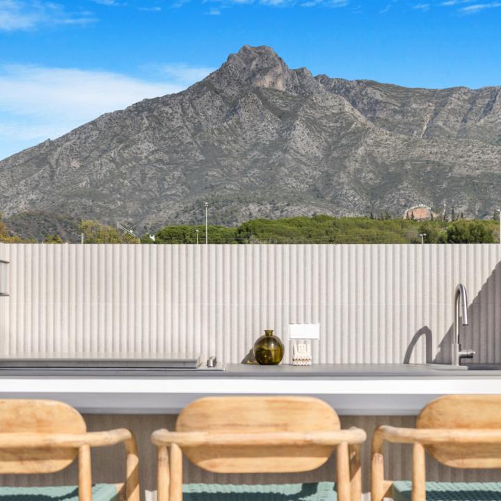 Exclusive six bedroom, south facing villa in the prestigious gated community, Villas Del Marquez on Marbella’s Golden Mile Picture 23