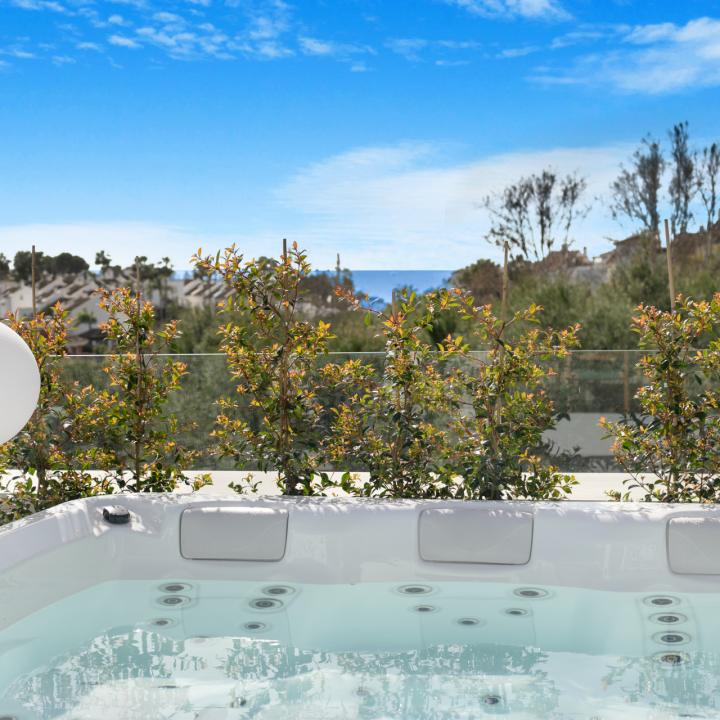 Exclusive six bedroom, south facing villa in the prestigious gated community, Villas Del Marquez on Marbella’s Golden Mile Picture 3