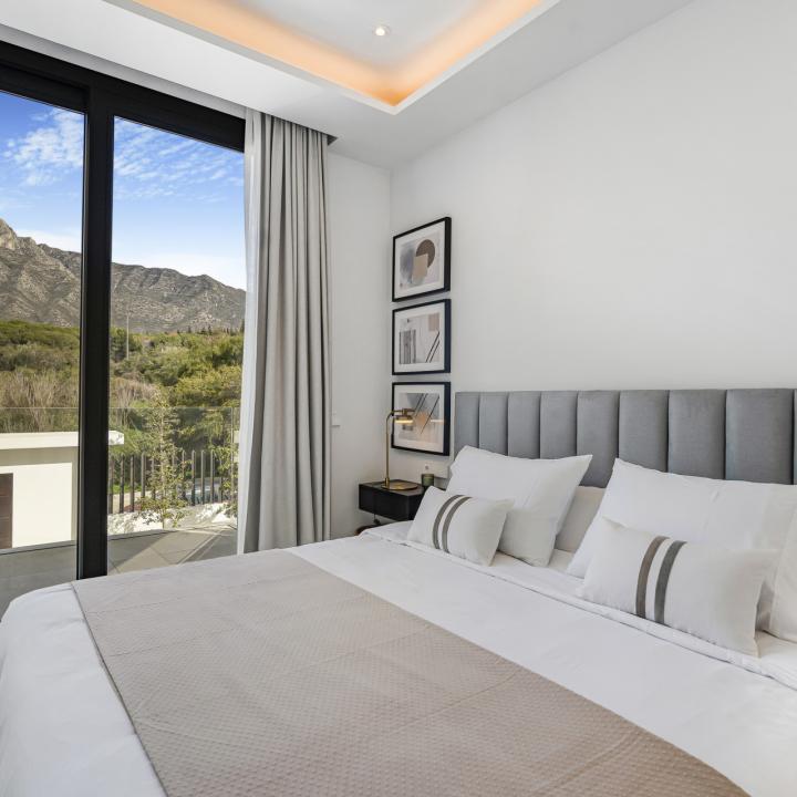 Exclusive six bedroom, south facing villa in the prestigious gated community, Villas Del Marquez on Marbella’s Golden Mile Picture 31