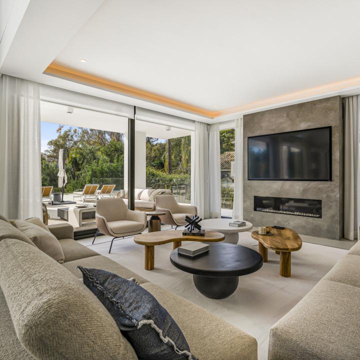 Exclusive six bedroom, south facing villa in the prestigious gated community, Villas Del Marquez on Marbella’s Golden Mile Picture 34
