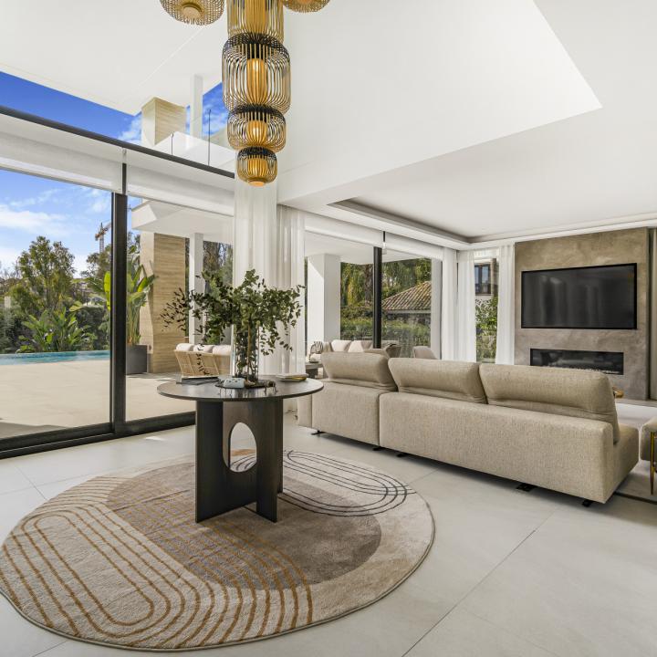 Exclusive six bedroom, south facing villa in the prestigious gated community, Villas Del Marquez on Marbella’s Golden Mile Picture 38