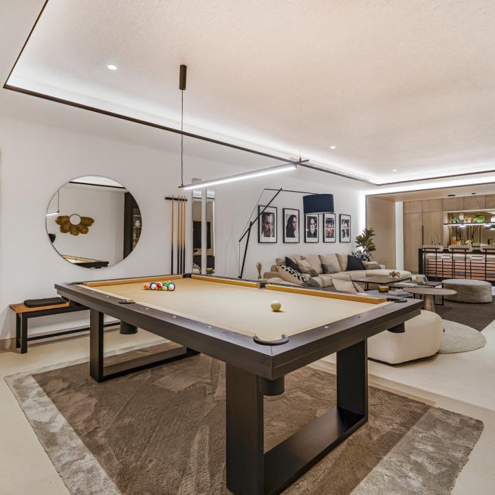Exclusive six bedroom, south facing villa in the prestigious gated community, Villas Del Marquez on Marbella’s Golden Mile Picture 4