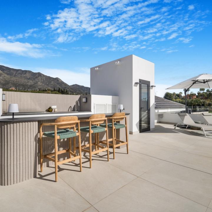 Exclusive six bedroom, south facing villa in the prestigious gated community, Villas Del Marquez on Marbella’s Golden Mile Picture 41