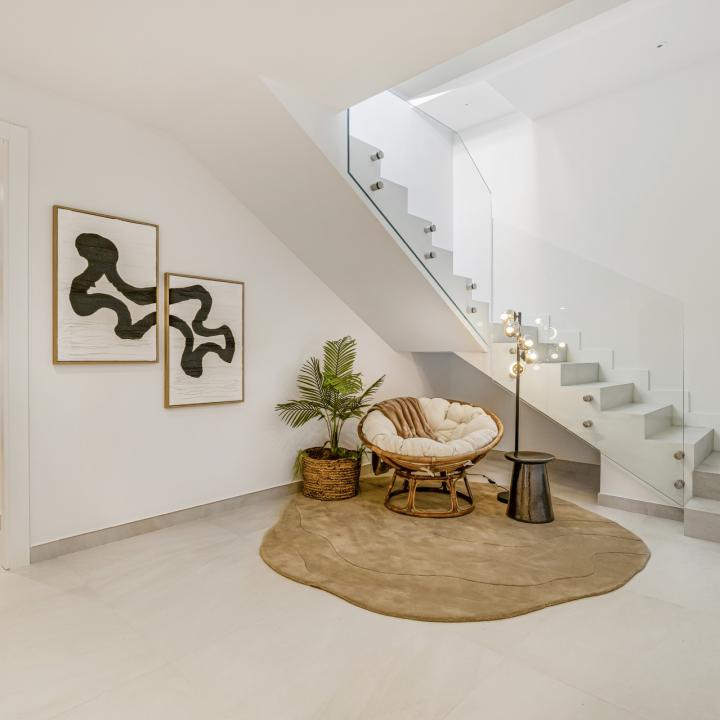 Exclusive six bedroom, south facing villa in the prestigious gated community, Villas Del Marquez on Marbella’s Golden Mile Picture 46