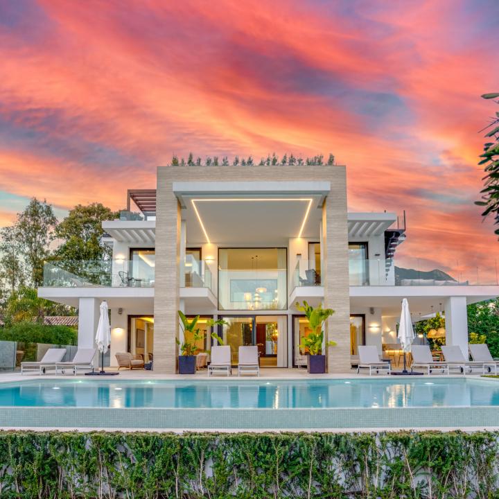 Exclusive six bedroom, south facing villa in the prestigious gated community, Villas Del Marquez on Marbella’s Golden Mile Picture 51