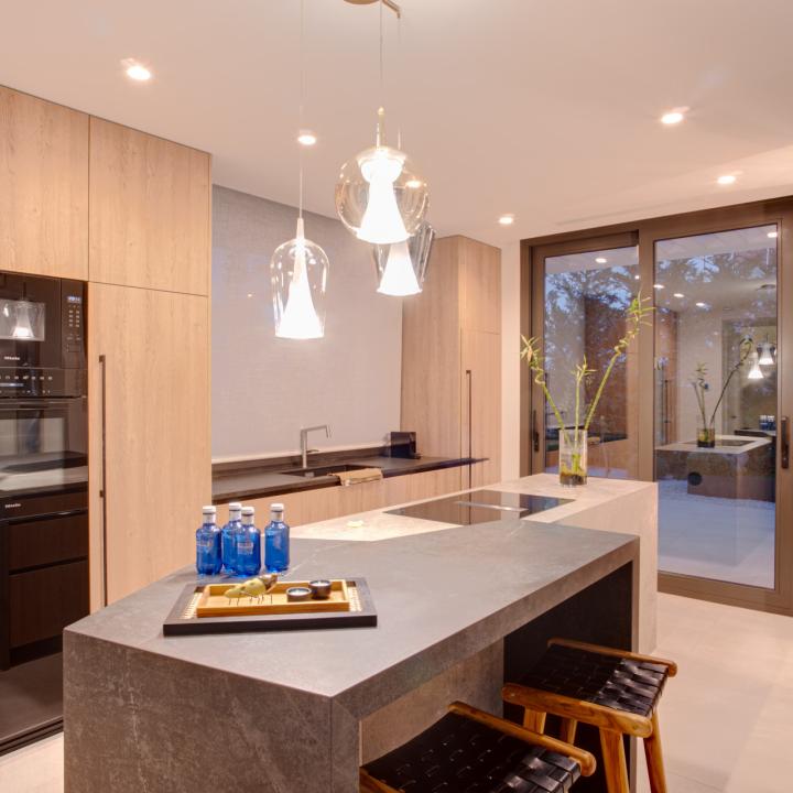 Exclusive six bedroom, south facing villa in the prestigious gated community, Villas Del Marquez on Marbella’s Golden Mile Picture 55