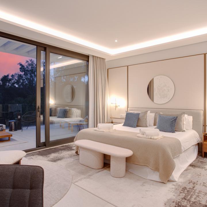 Exclusive six bedroom, south facing villa in the prestigious gated community, Villas Del Marquez on Marbella’s Golden Mile Picture 56